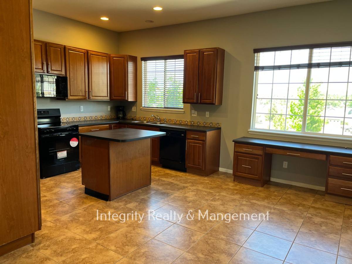 Townhouse for rent at 1496 Royal Troon Dr, Castle Rock, CO 80104