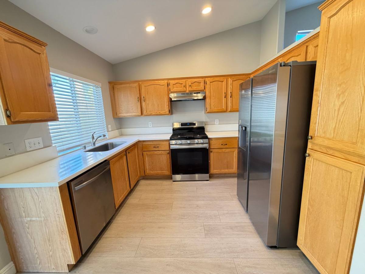 House for rent at 1433 Iron Springs Dr, Las Vegas, NV 89144
