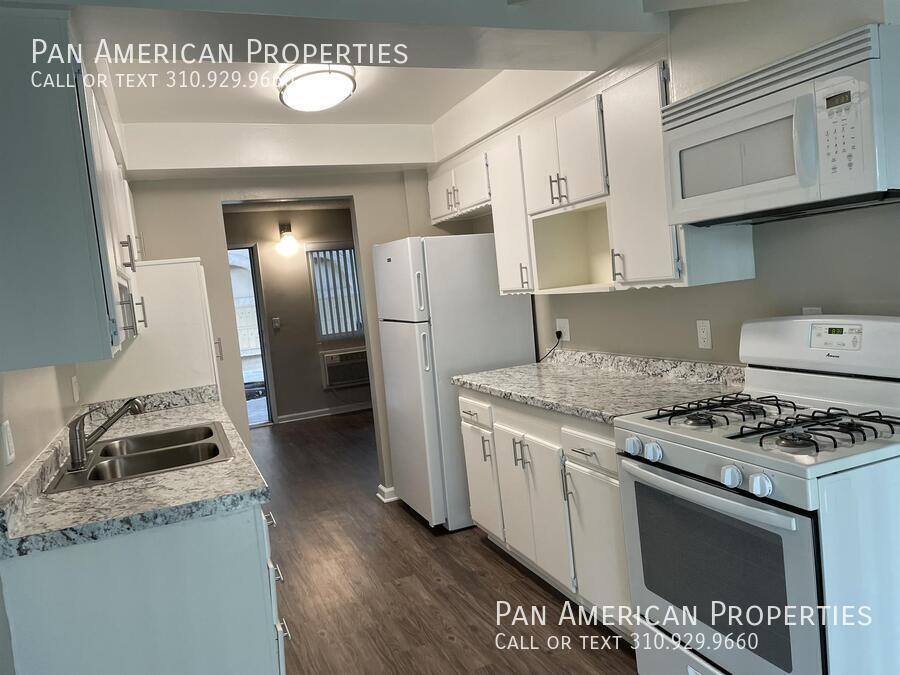 Apartment for rent at 400 Merrimac Way #20, Costa Mesa, CA 92626