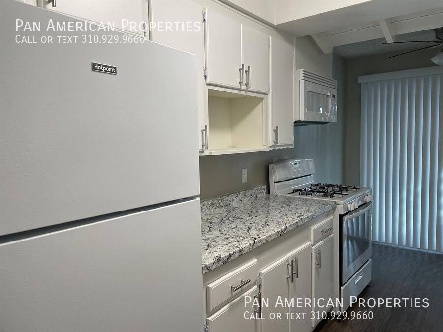 Apartment for rent at 400 Merrimac Way #20, Costa Mesa, CA 92626