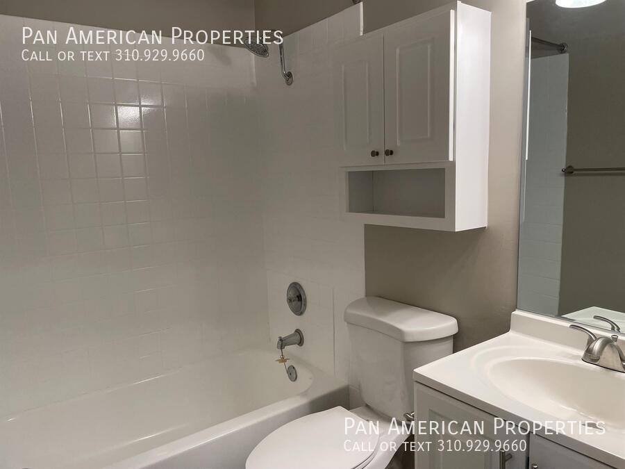 Apartment for rent at 400 Merrimac Way #20, Costa Mesa, CA 92626