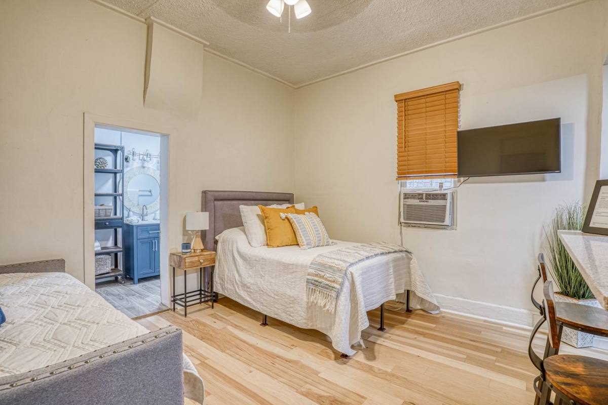 Apartment for rent at 709 N Saint Vrain St, El Paso, TX 79902