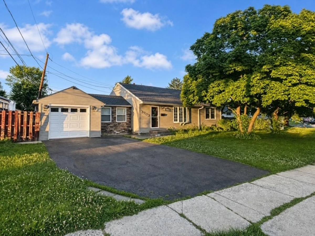 House for rent at 3703 Mount Vernon Ave, Brookhaven, PA 19015