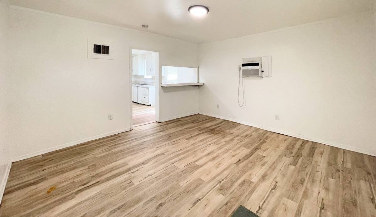 House for rent at 1523 E 4th, Hutchinson, KS 67501