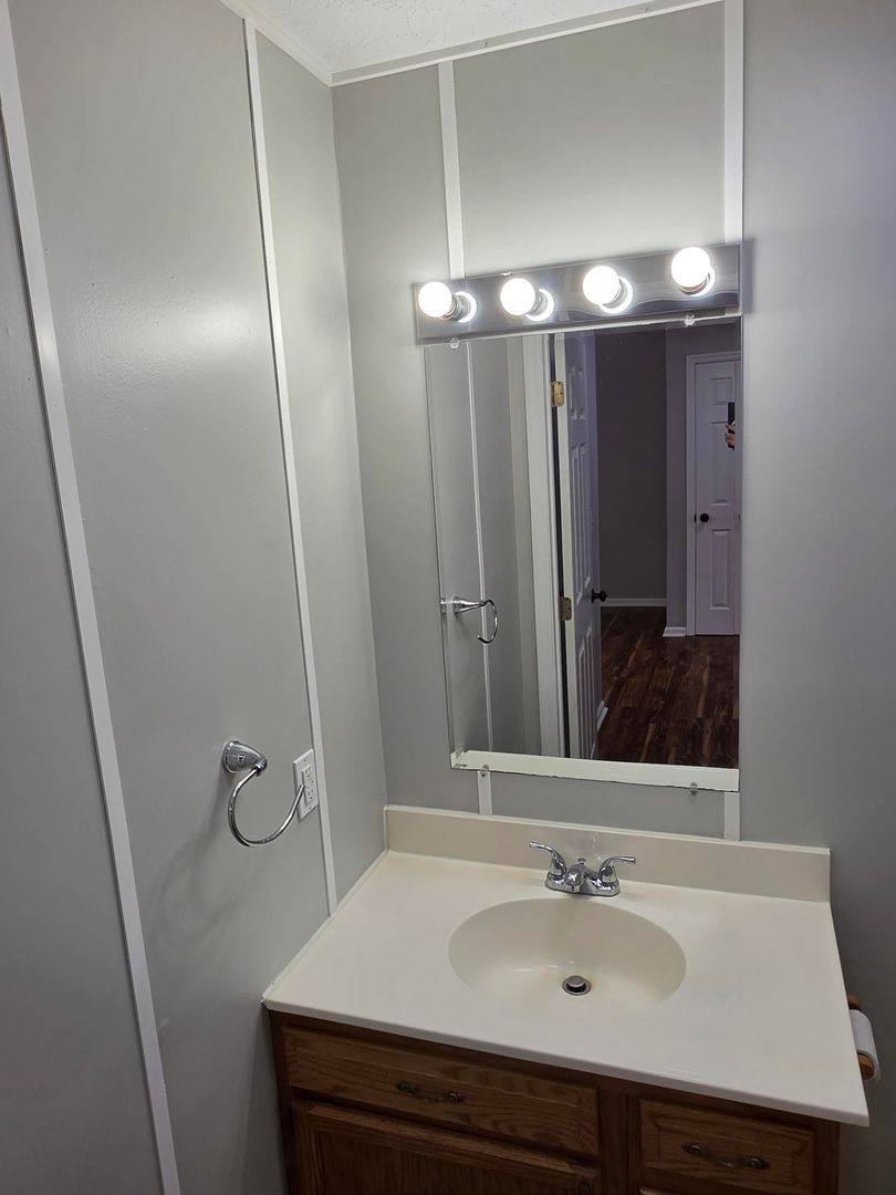 Apartment for rent at 434 Hillside Dr, Harriman, TN 37748