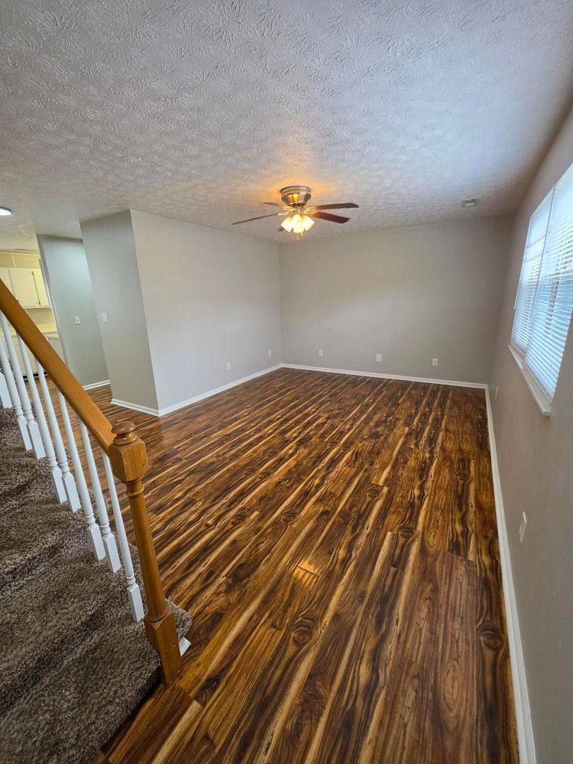 Apartment for rent at 434 Hillside Dr, Harriman, TN 37748