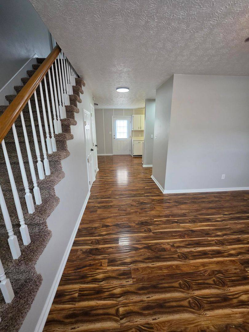 Apartment for rent at 434 Hillside Dr, Harriman, TN 37748