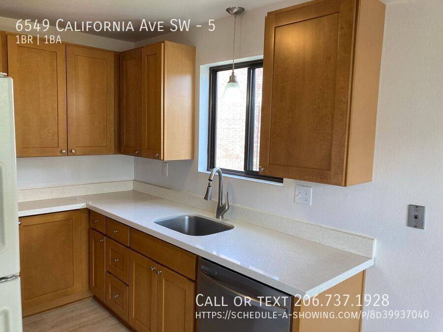 Townhouse for rent at 6549 California Ave SW #5, Seattle, WA 98136