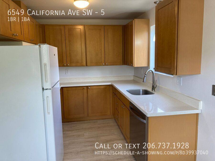 Townhouse for rent at 6549 California Ave SW #5, Seattle, WA 98136