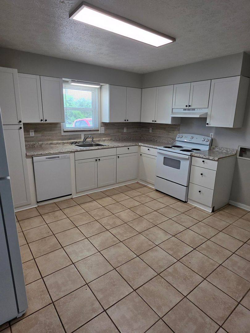 Apartment for rent at 144 Orchard Rd, Kingston, TN 37763