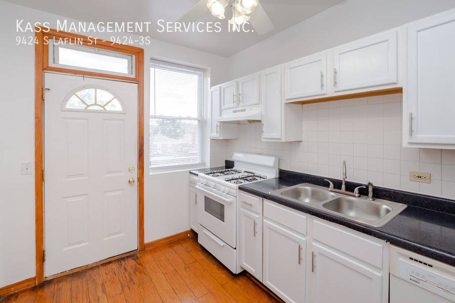 Apartment for rent at 9424 S Laflin St #3S, Chicago, IL 60620