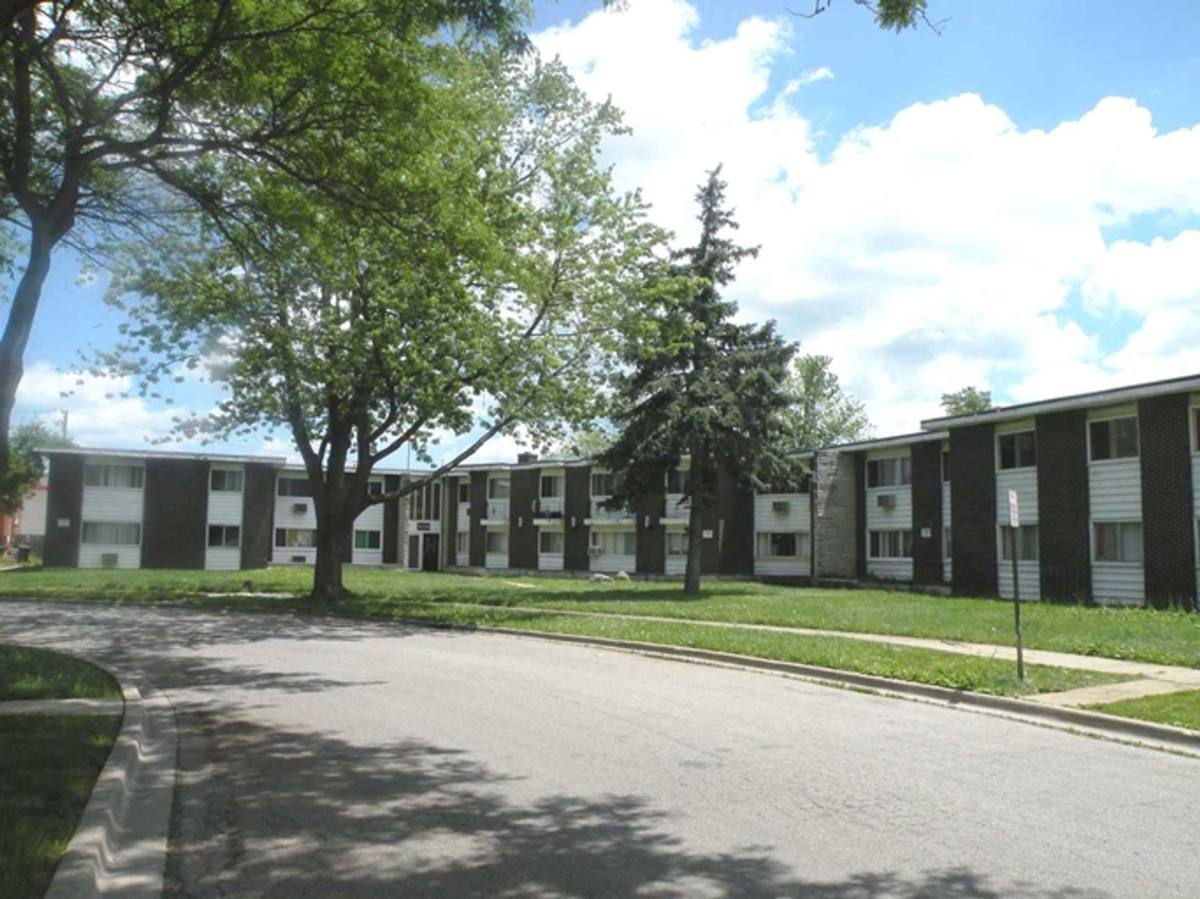 Apartment for rent at 2035 Georgetown Lane, Waukegan, IL 60085