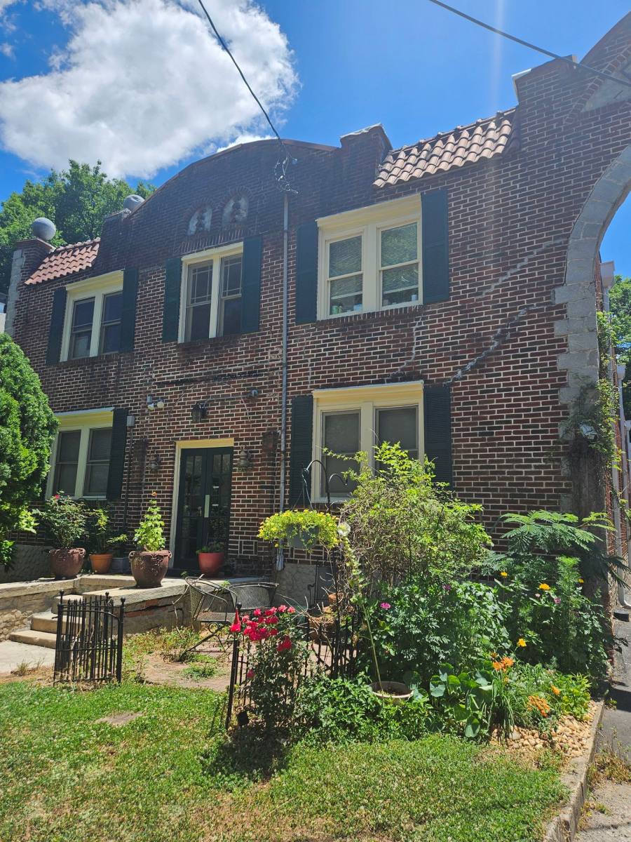 Apartment for rent at 929, 933 Euclid Ave NE, Atlanta, GA 30307