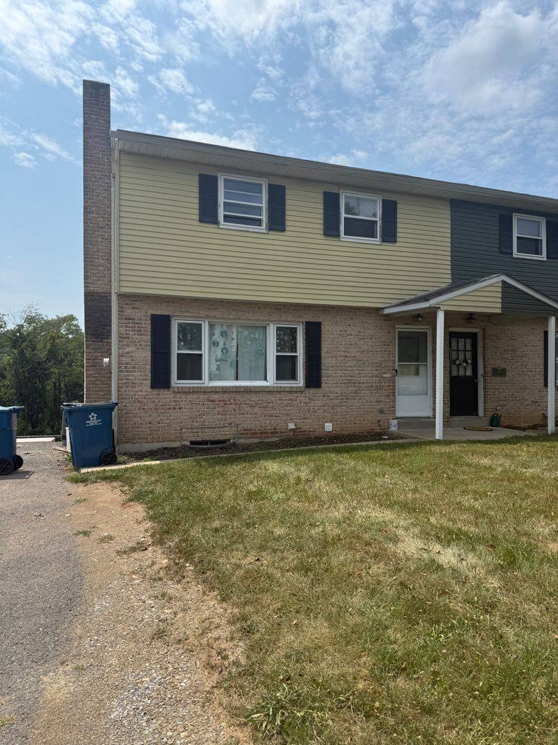 Townhouse for rent at 40 Faith Circle, Carlisle, PA 17013
