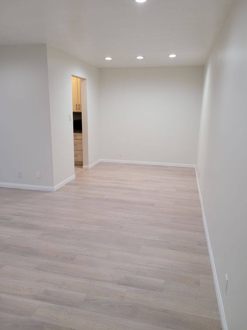 Apartment for rent at 1132 S Oakhurst, Los Angeles, CA 90035