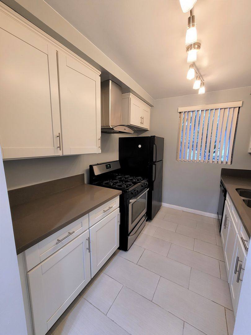 Apartment for rent at 1132 S Oakhurst, Los Angeles, CA 90035