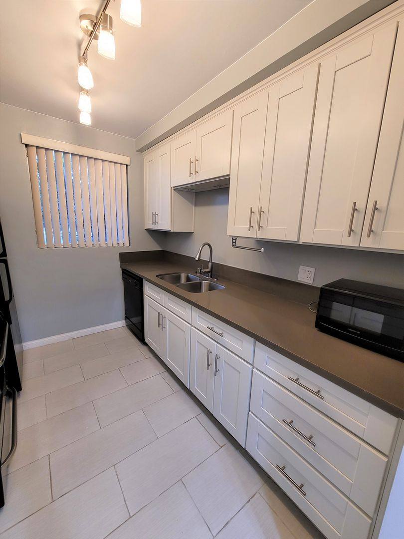 Apartment for rent at 1132 S Oakhurst, Los Angeles, CA 90035