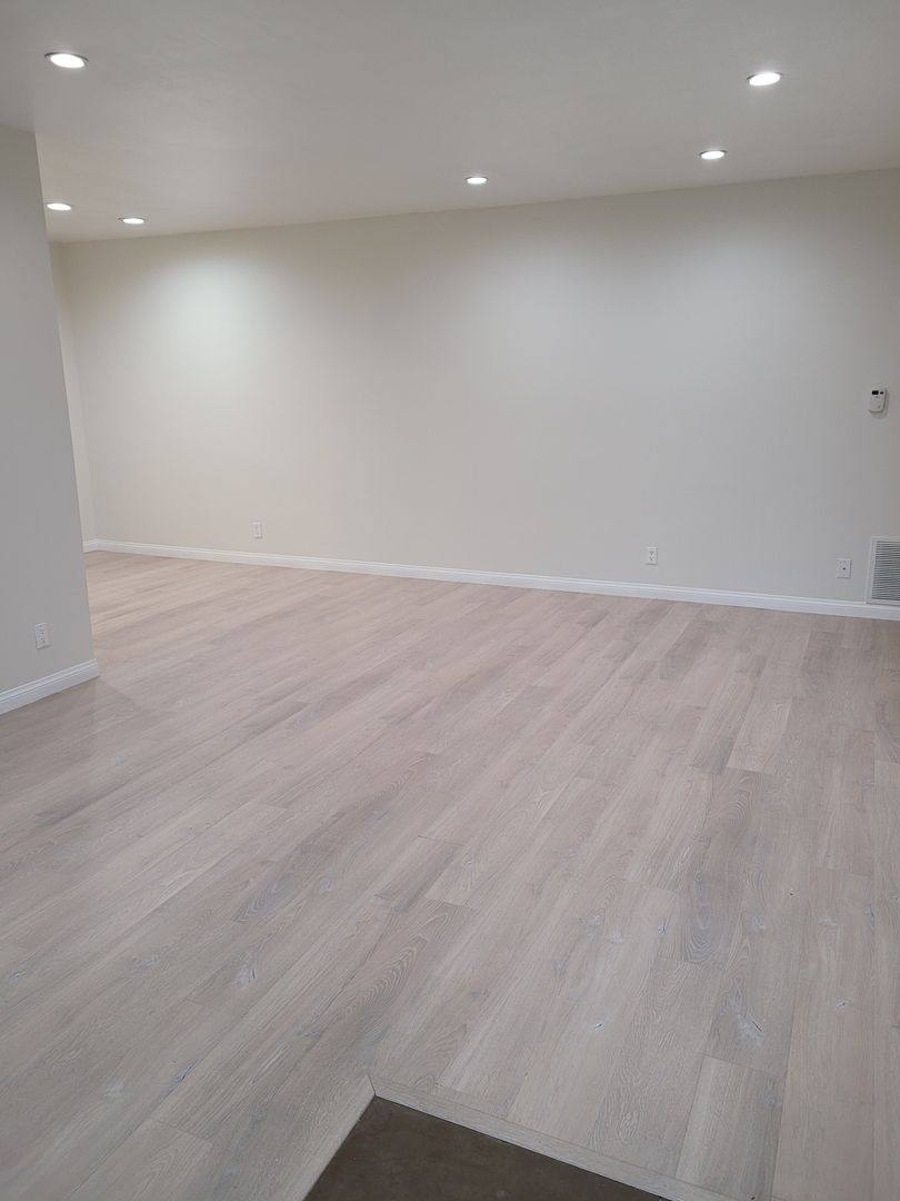 Apartment for rent at 1132 S Oakhurst, Los Angeles, CA 90035