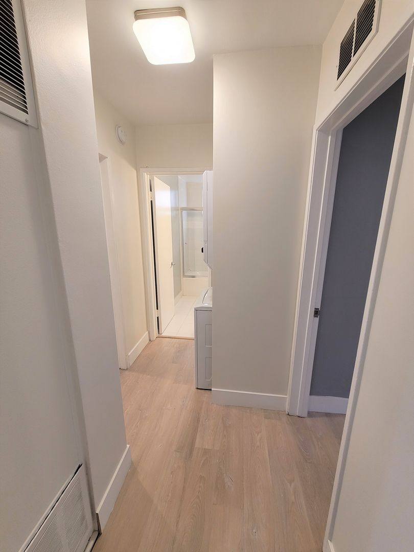Apartment for rent at 1132 S Oakhurst, Los Angeles, CA 90035