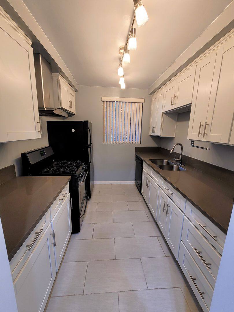 Apartment for rent at 1132 S Oakhurst, Los Angeles, CA 90035