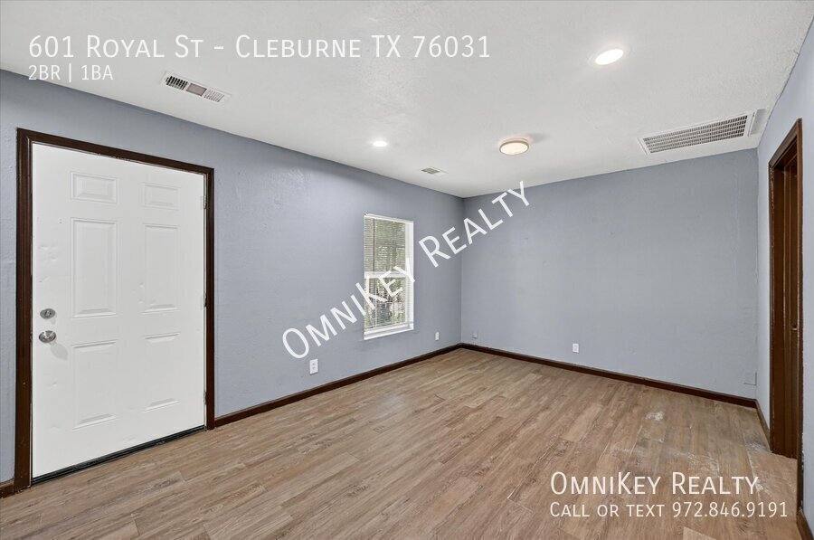 House for rent at 601 Royal St, Cleburne, TX 76031
