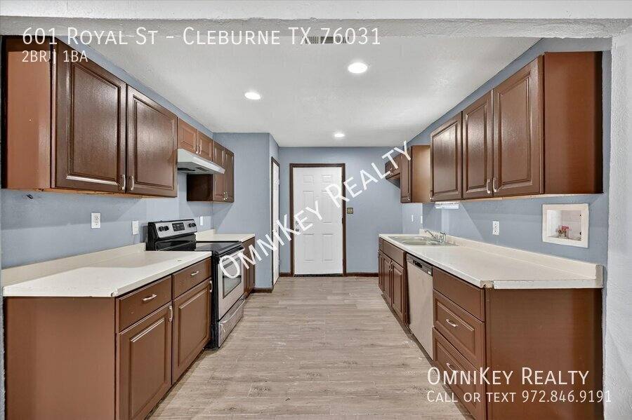 House for rent at 601 Royal St, Cleburne, TX 76031