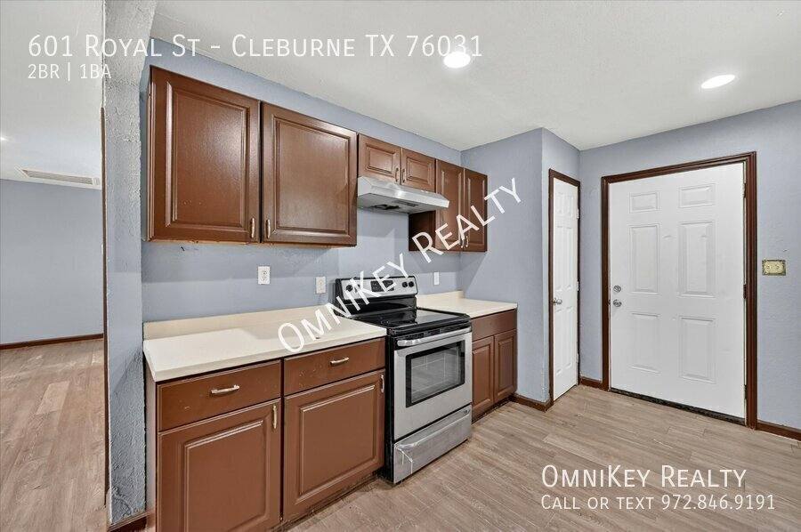 House for rent at 601 Royal St, Cleburne, TX 76031