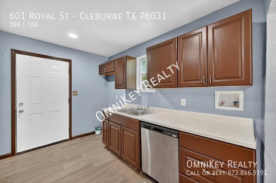 House for rent at 601 Royal St, Cleburne, TX 76031
