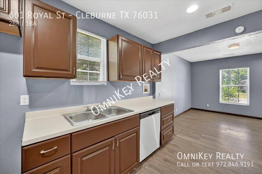 House for rent at 601 Royal St, Cleburne, TX 76031