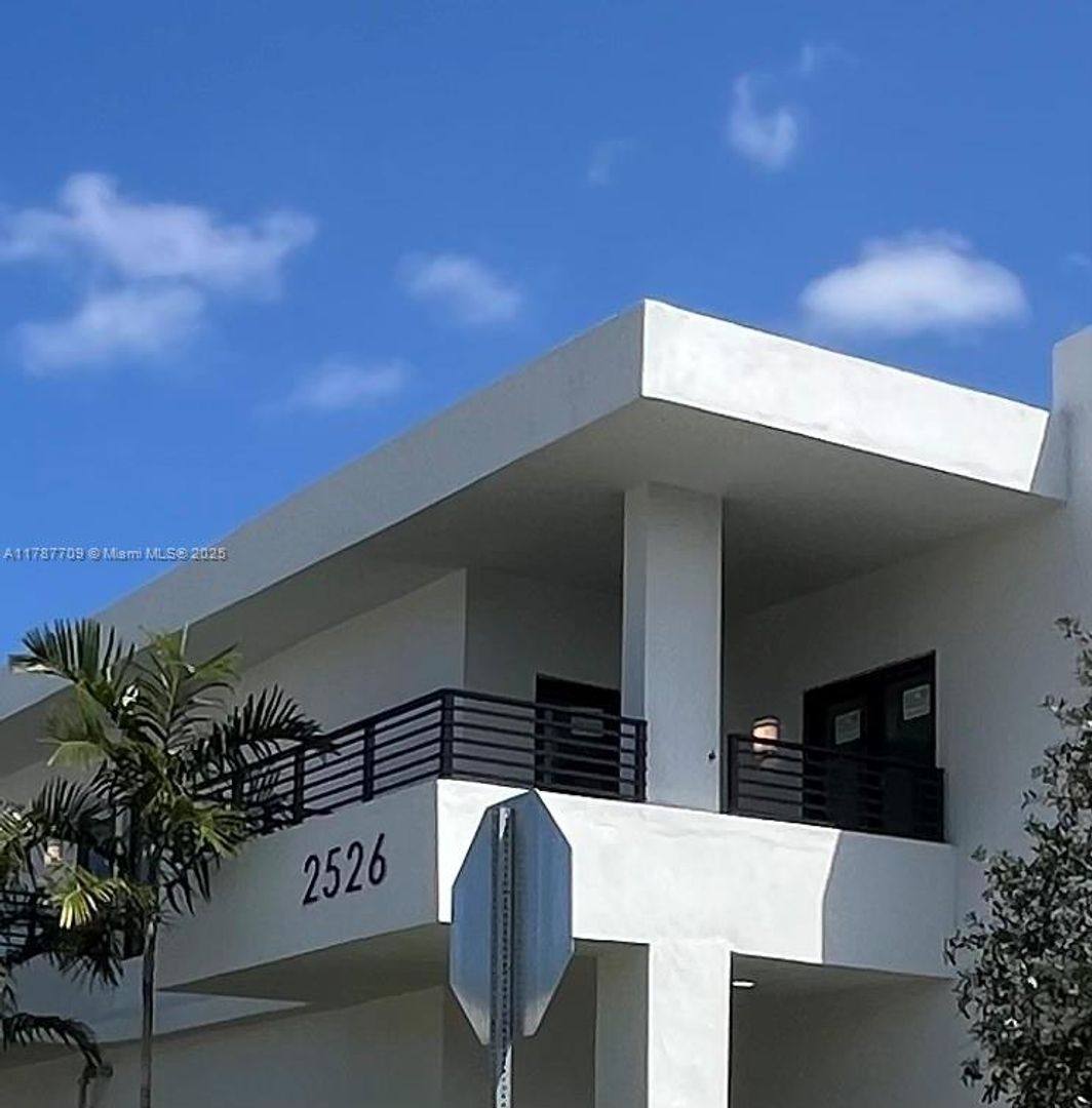 Townhouse for rent at 2526 Pierce St, Hollywood, FL 33020