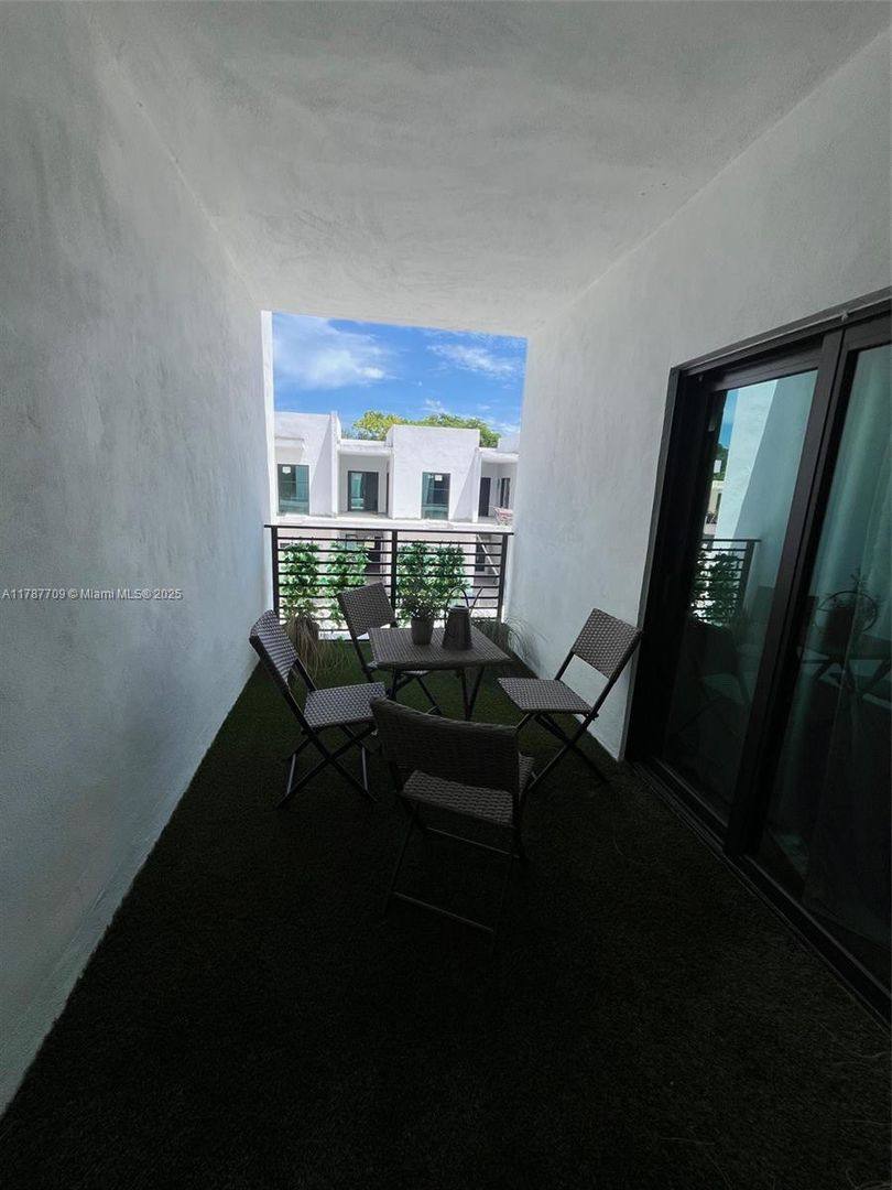 Townhouse for rent at 2526 Pierce St, Hollywood, FL 33020