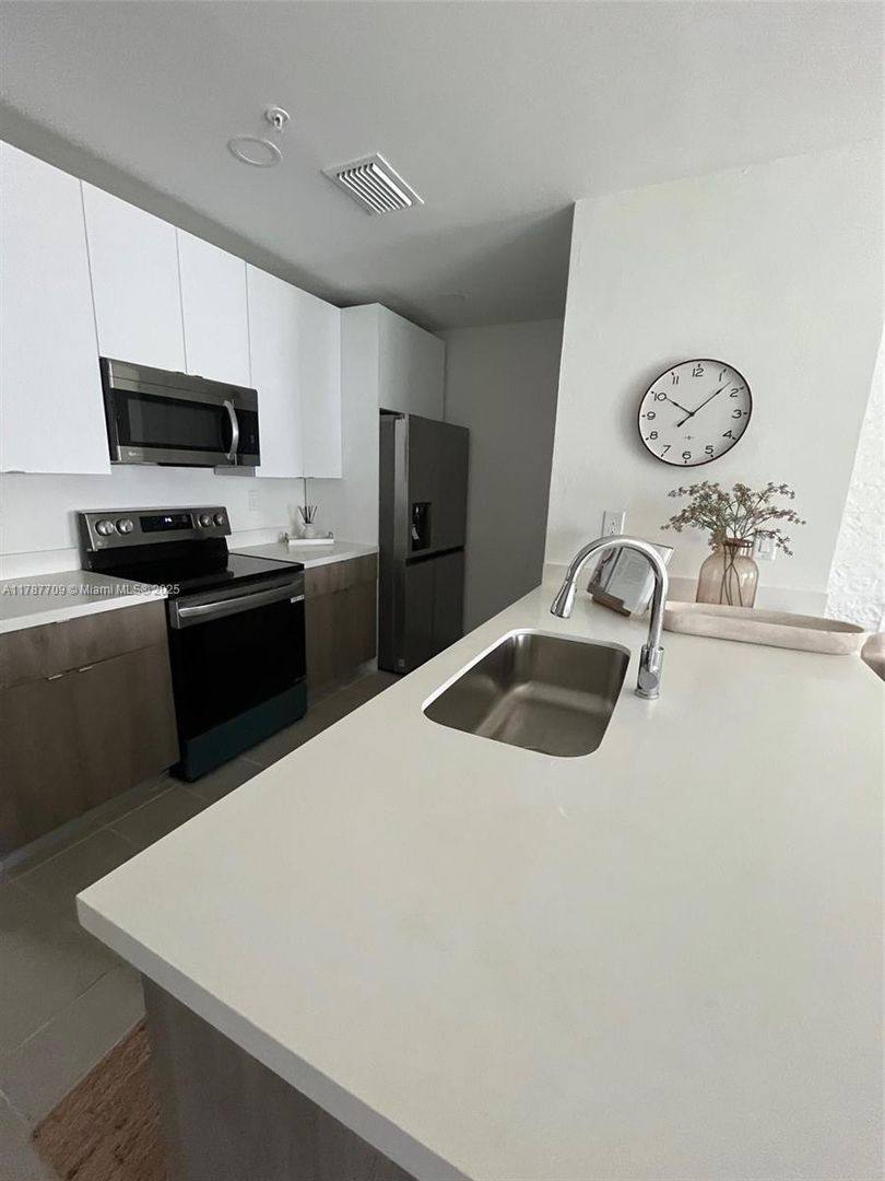 Townhouse for rent at 2526 Pierce St, Hollywood, FL 33020