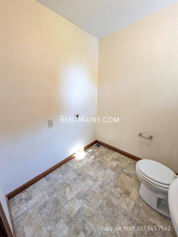 Apartment for rent at 40 Dillingham St, Bangor, ME 04401