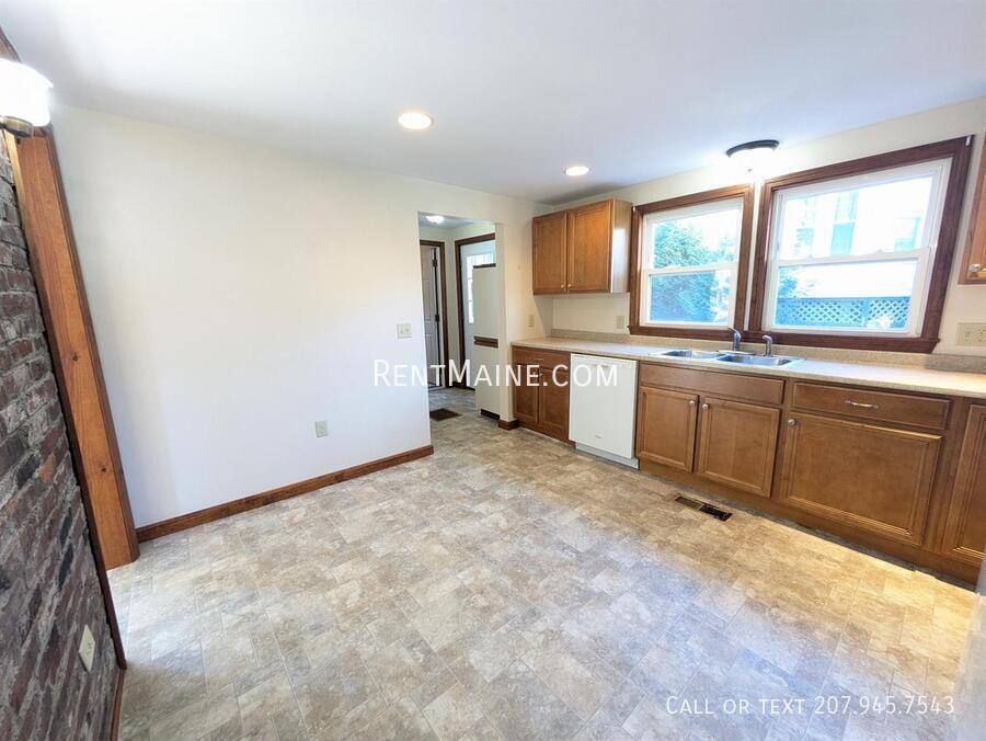 Apartment for rent at 40 Dillingham St, Bangor, ME 04401