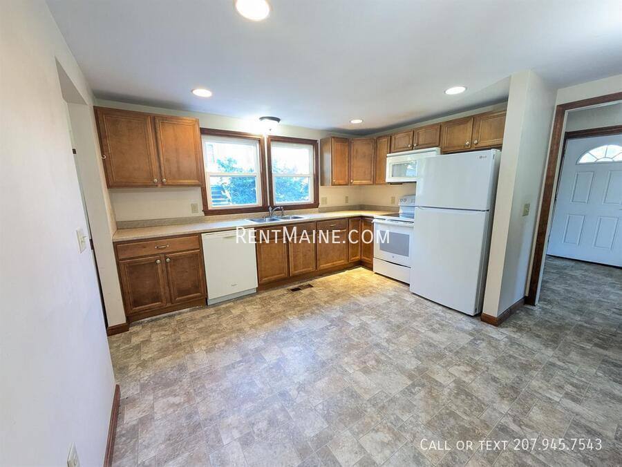 Apartment for rent at 40 Dillingham St, Bangor, ME 04401