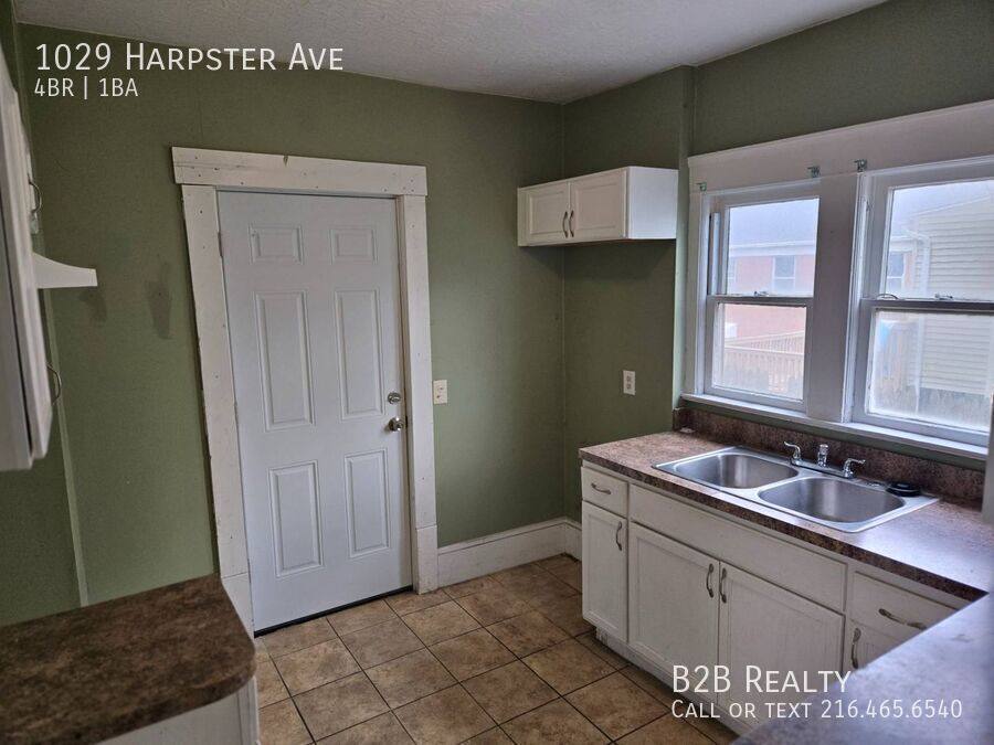 Apartment for rent at 1029 Harpster Ave, Akron, OH 44314