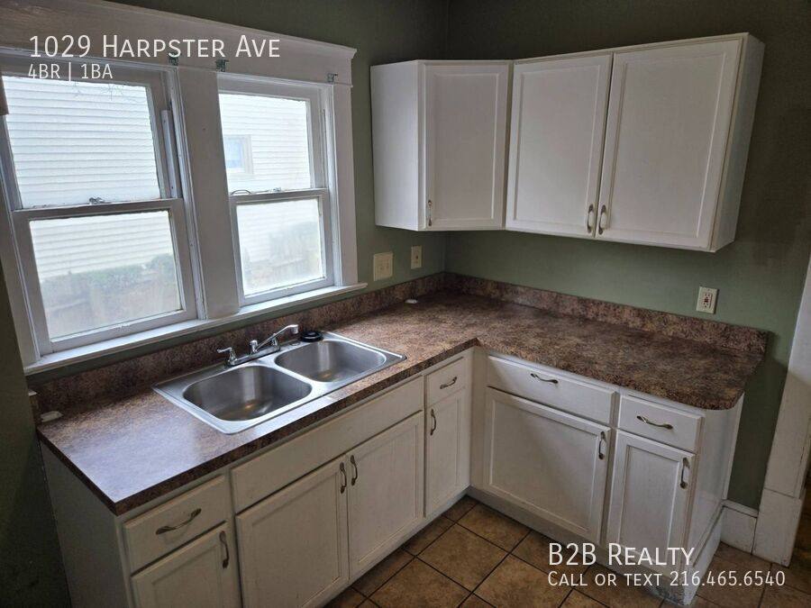 Apartment for rent at 1029 Harpster Ave, Akron, OH 44314