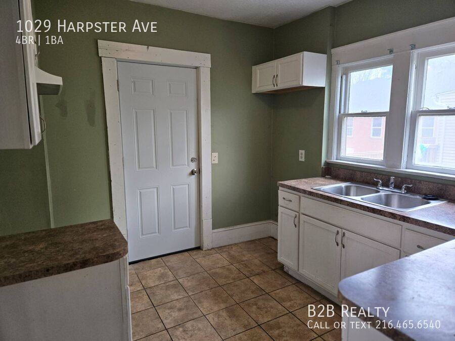 Apartment for rent at 1029 Harpster Ave, Akron, OH 44314