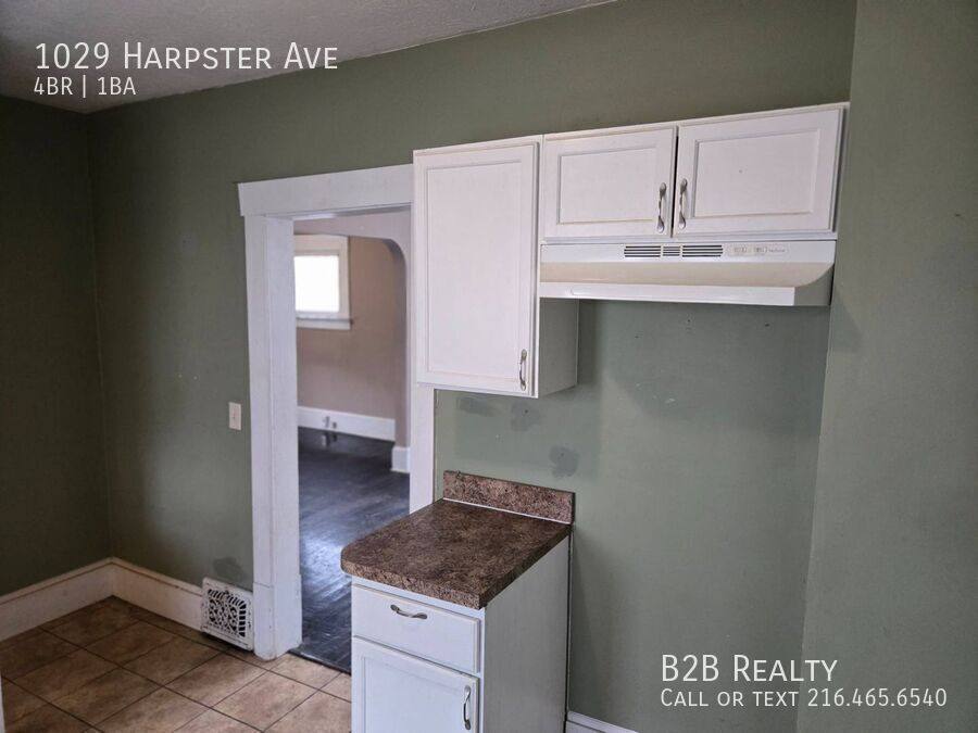 Apartment for rent at 1029 Harpster Ave, Akron, OH 44314