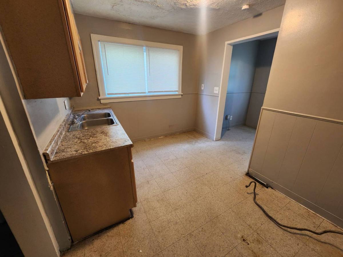 Apartment for rent at 1506 Larchmont Rd, Cleveland, OH 44110