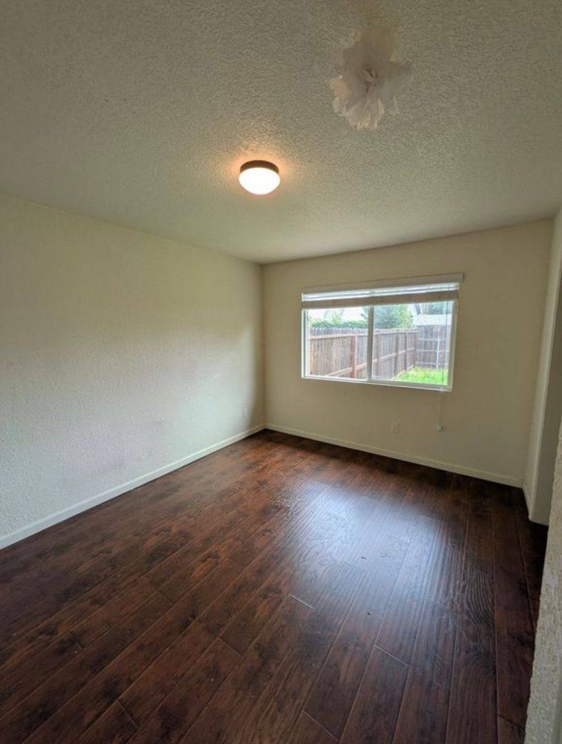 Apartment for rent at 5905-07 Clover Manor Way, Sacramento, CA 95824