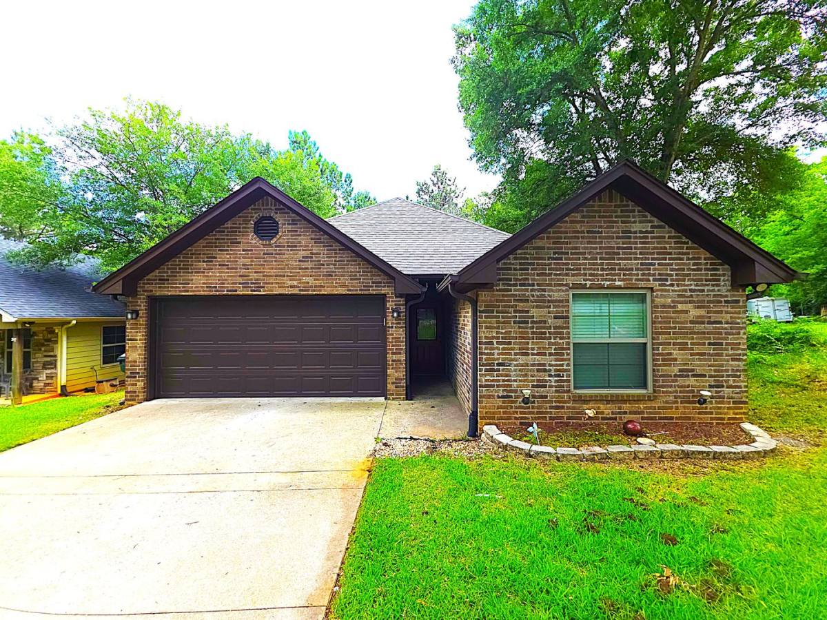 House for rent at 1424 Dogwood St, Tyler, TX 75701