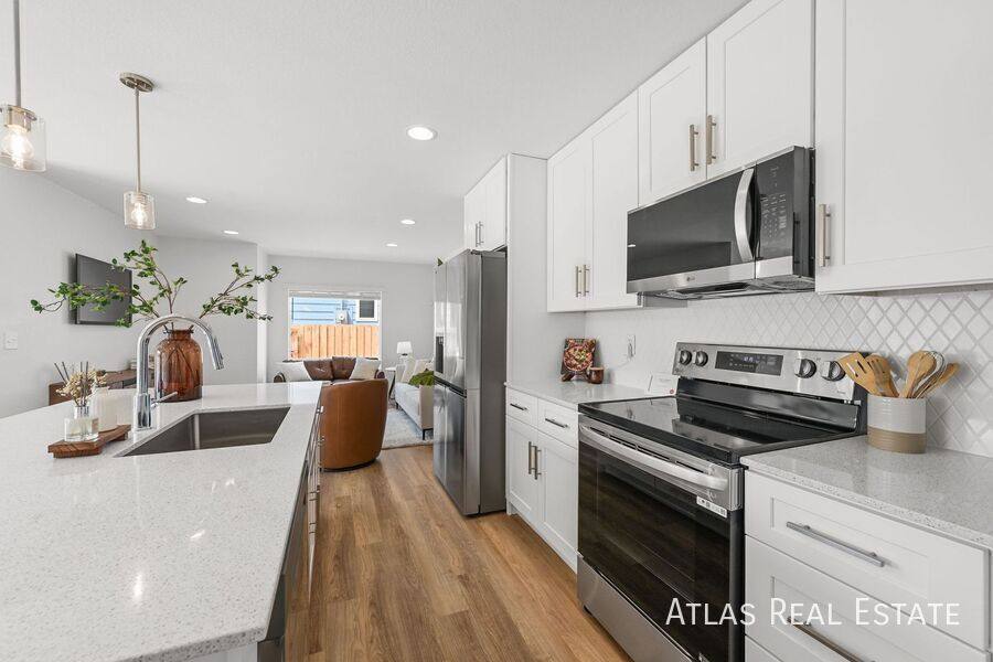 Townhouse for rent at 1381 N Akron St, Aurora, CO 80010