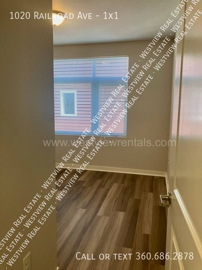 Apartment for rent at 1020 Railroad Ave #1X1, Bellingham, WA 98225