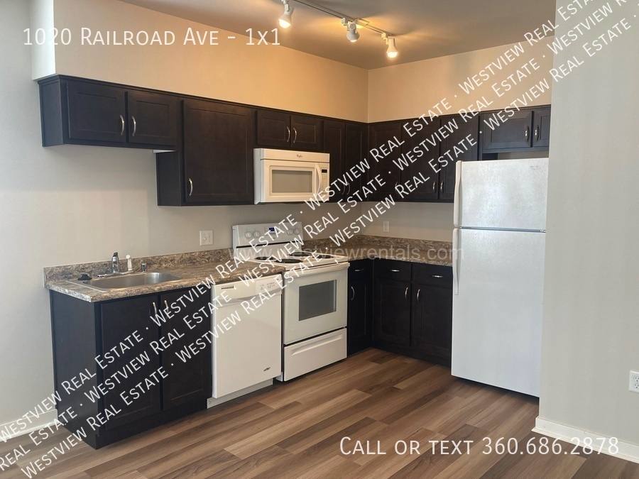 Apartment for rent at 1020 Railroad Ave #1X1, Bellingham, WA 98225
