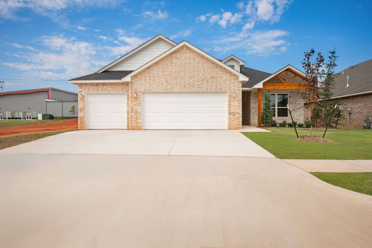House for rent at 4909 Misty Wood Lane, Mustang, OK 73064
