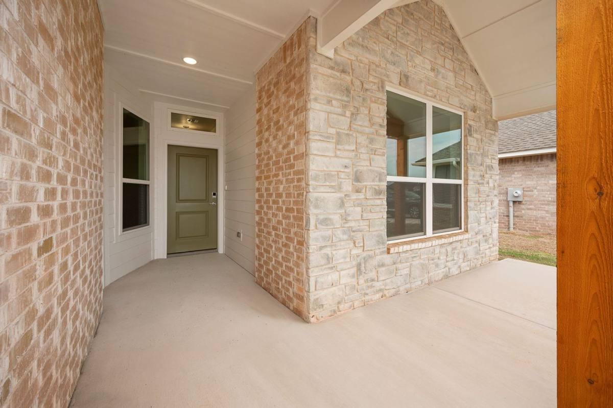 House for rent at 4909 Misty Wood Lane, Mustang, OK 73064