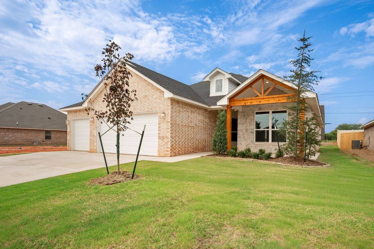 House for rent at 4909 Misty Wood Lane, Mustang, OK 73064