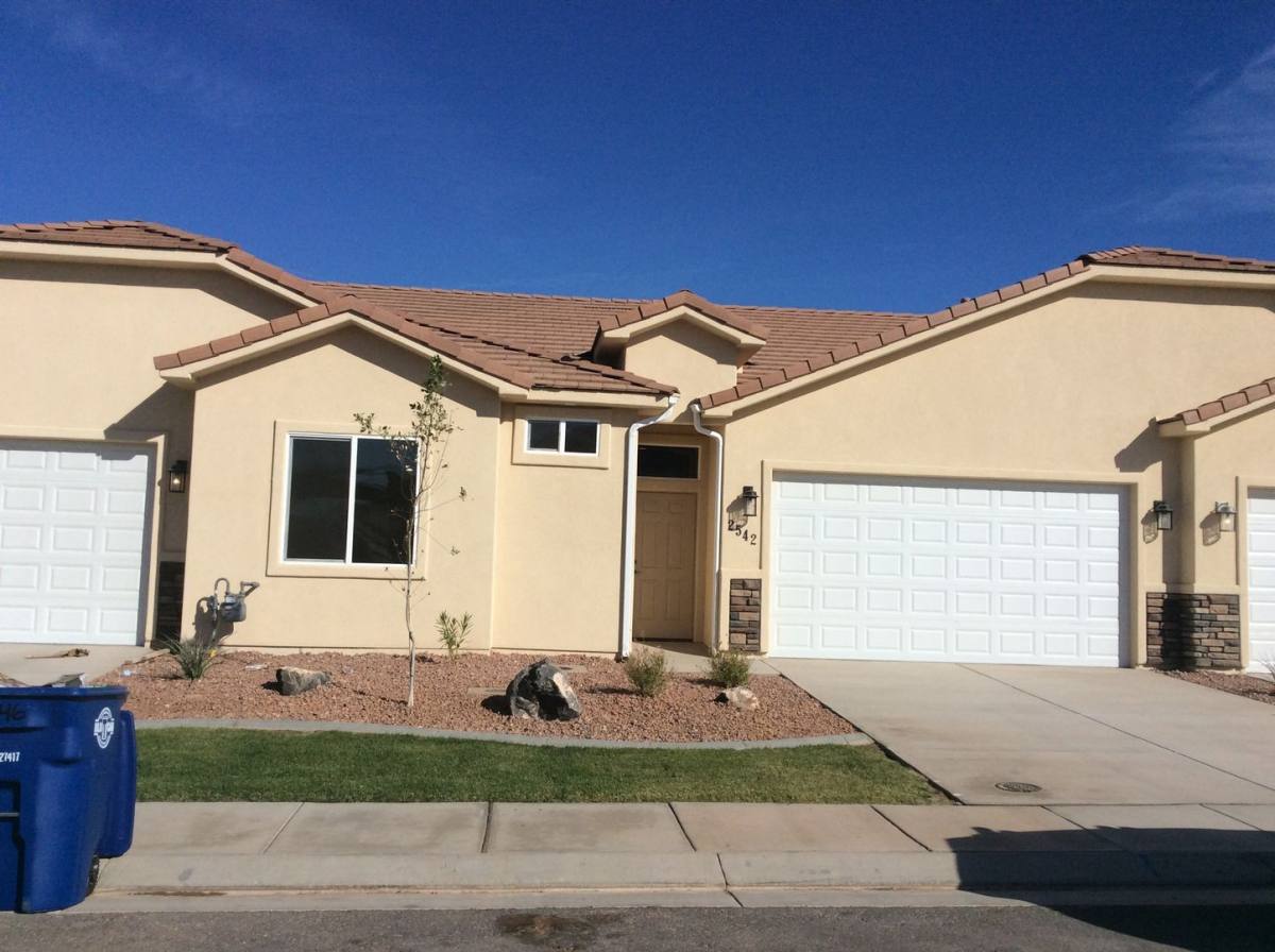 Townhouse for rent at 2542 W 245 N, Hurricane, UT 84737