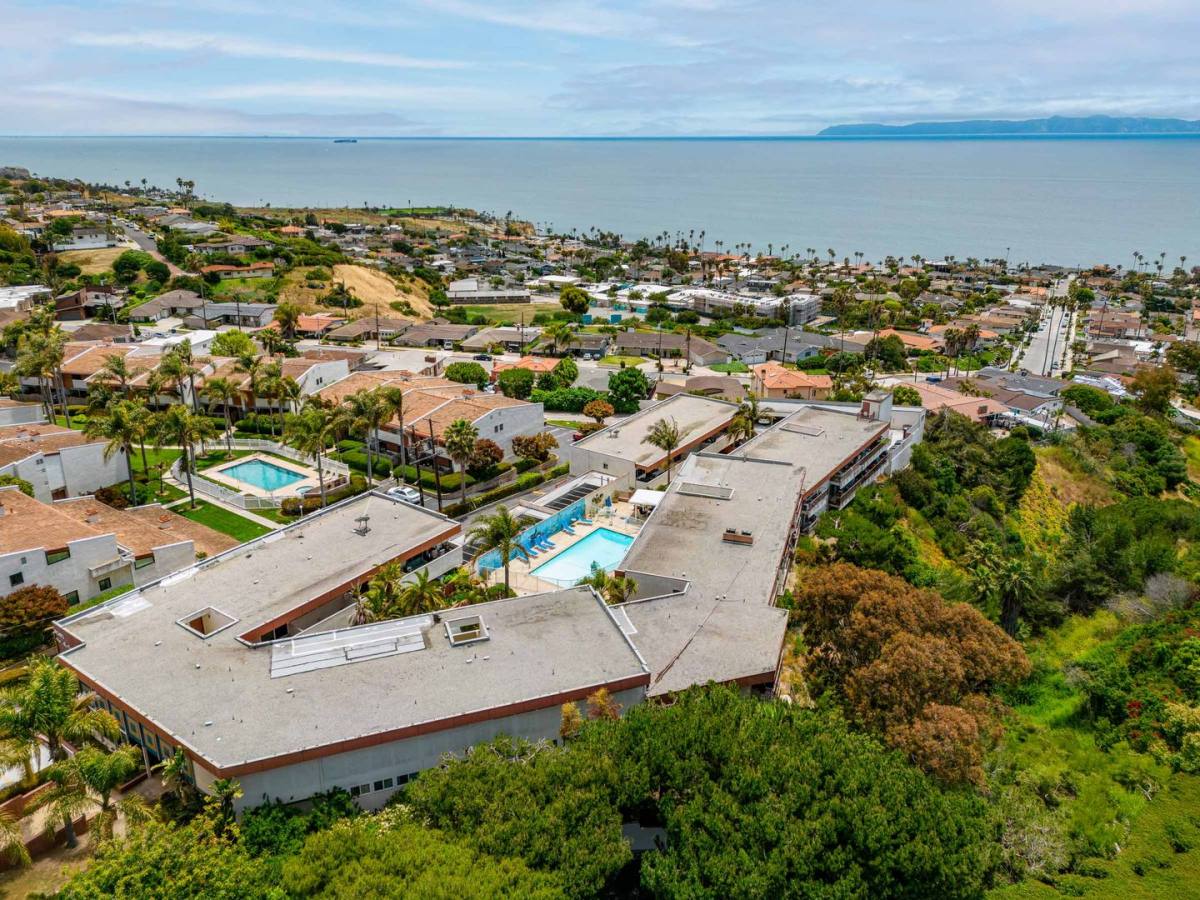 Apartment for rent at 2161 W 25th St, San Pedro, CA 90732